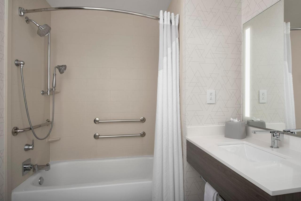 Express & Knoxville-clinton By Ihg