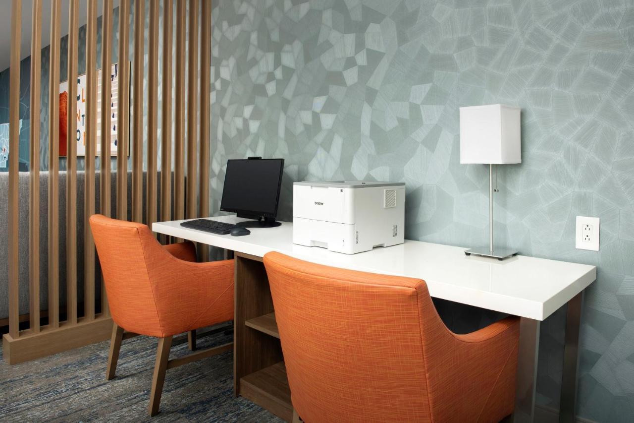 Express & Knoxville-clinton By Ihg 2* Clinton
