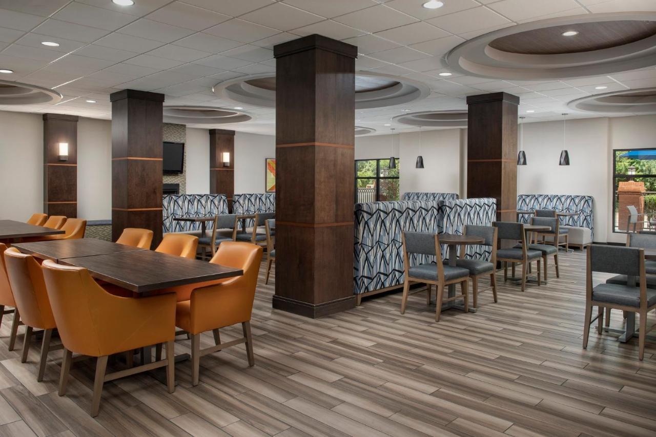 Express & Knoxville-clinton By Ihg Hotel 2*
