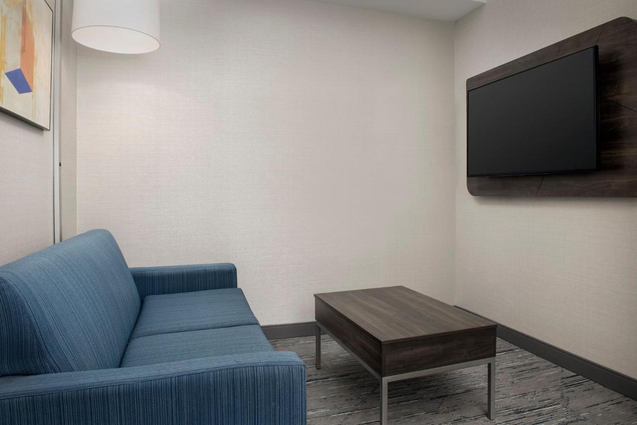 Express & Knoxville-clinton By Ihg Hotel