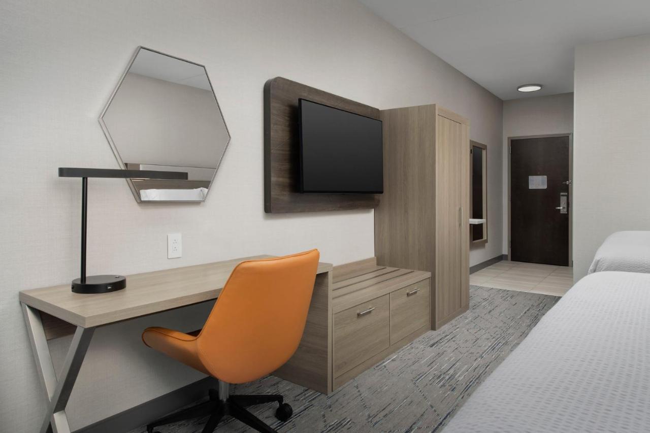 Express & Knoxville-clinton By Ihg 2*