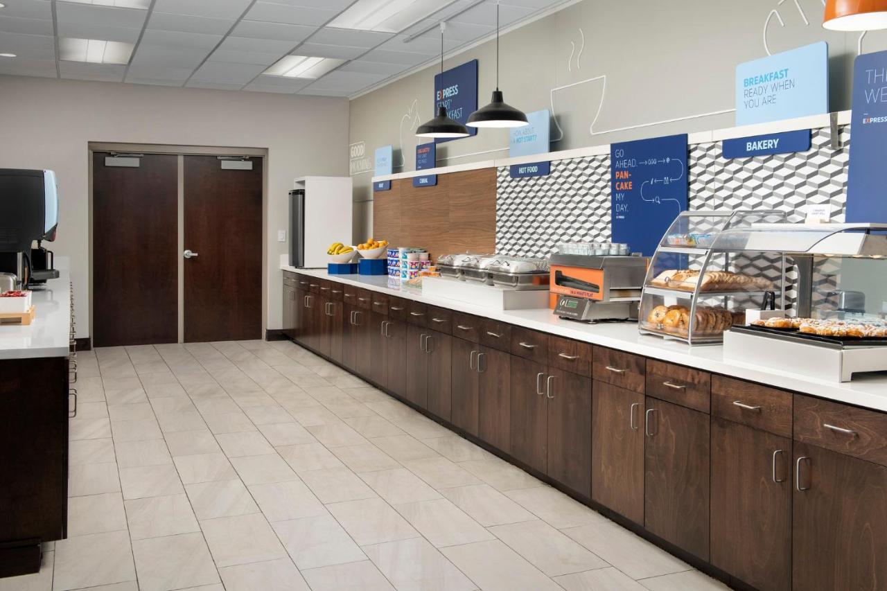 Express & Knoxville-clinton By Ihg 2* Clinton