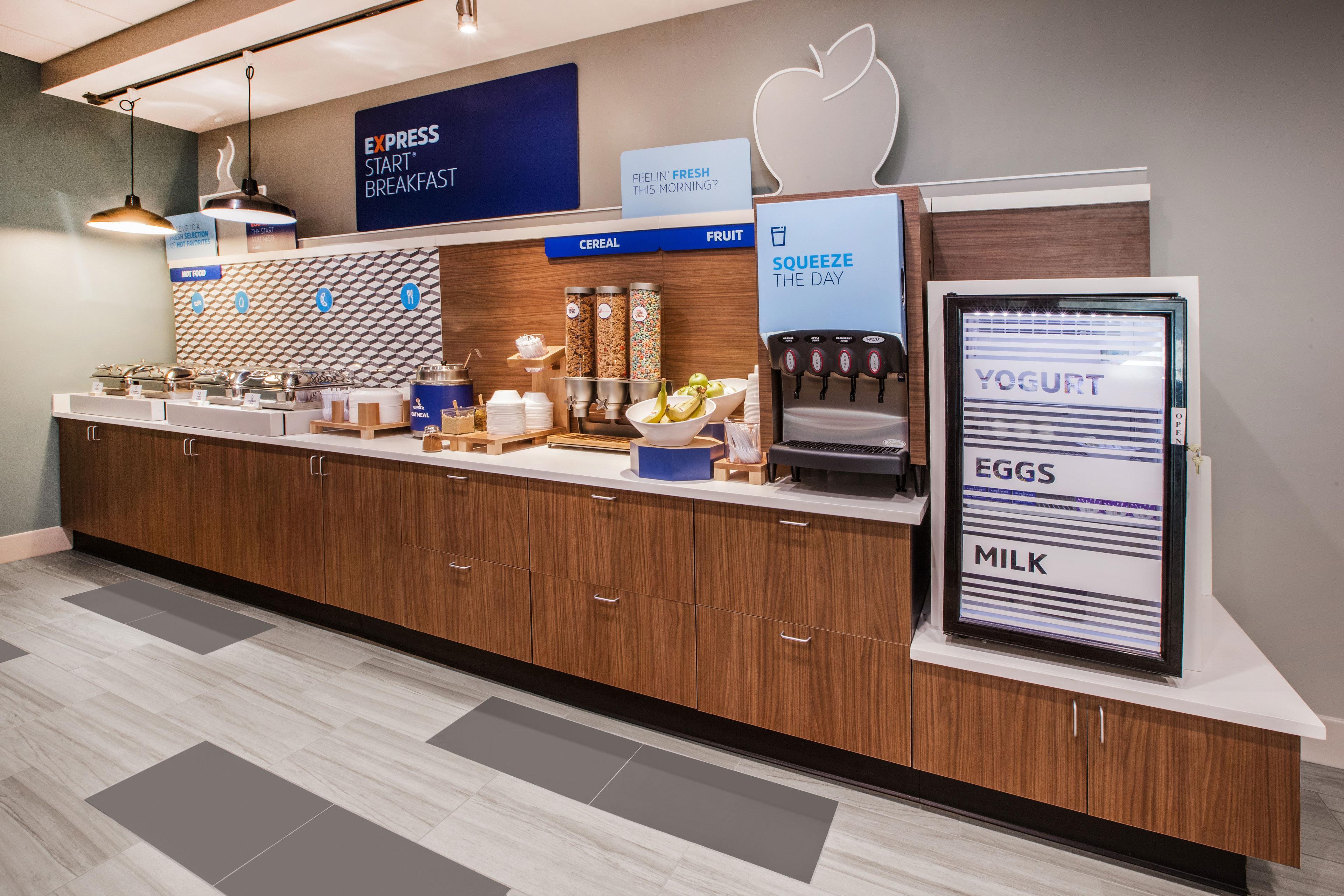 Express & Knoxville-clinton By Ihg 2*