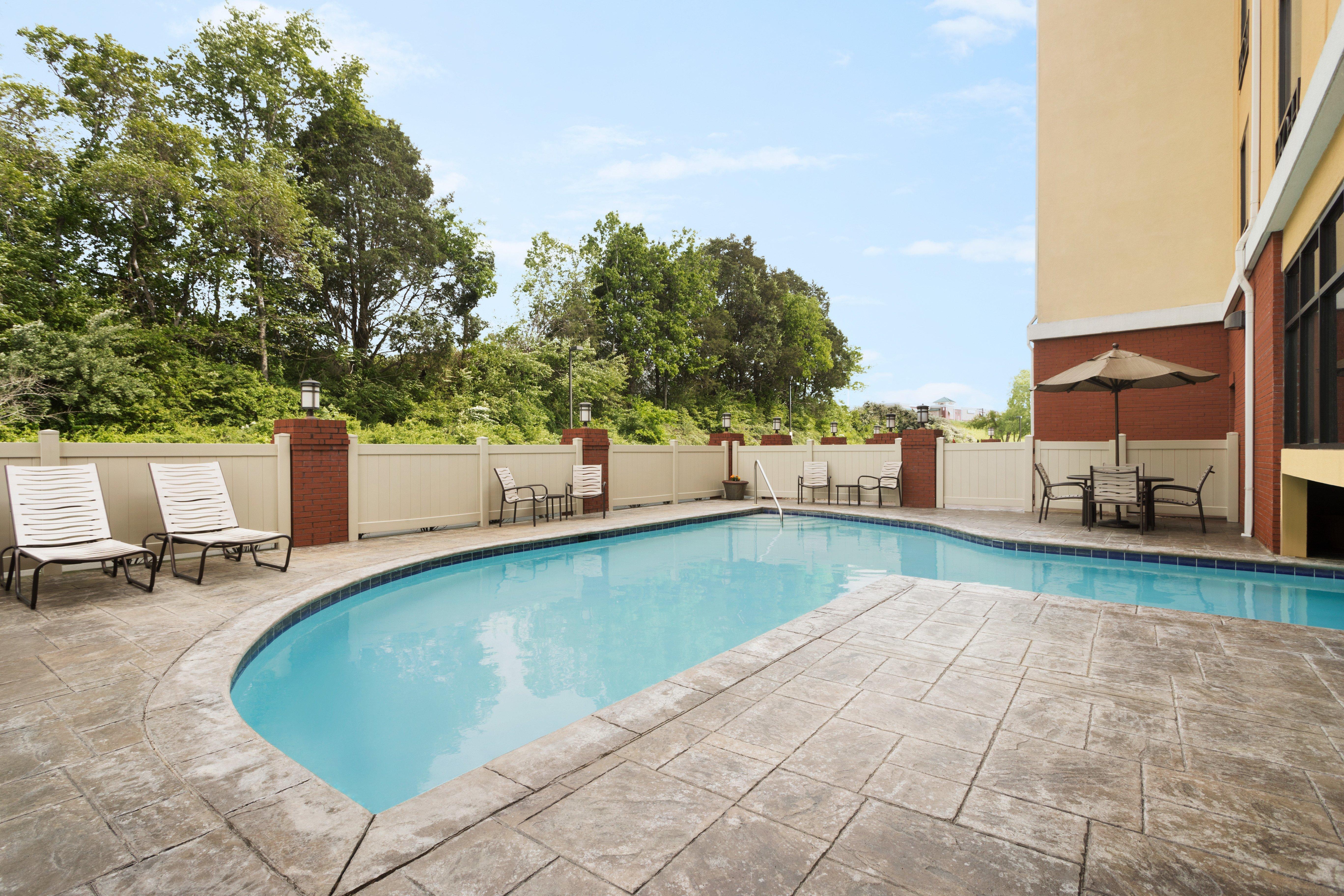 Express & Knoxville-clinton By Ihg Hotel