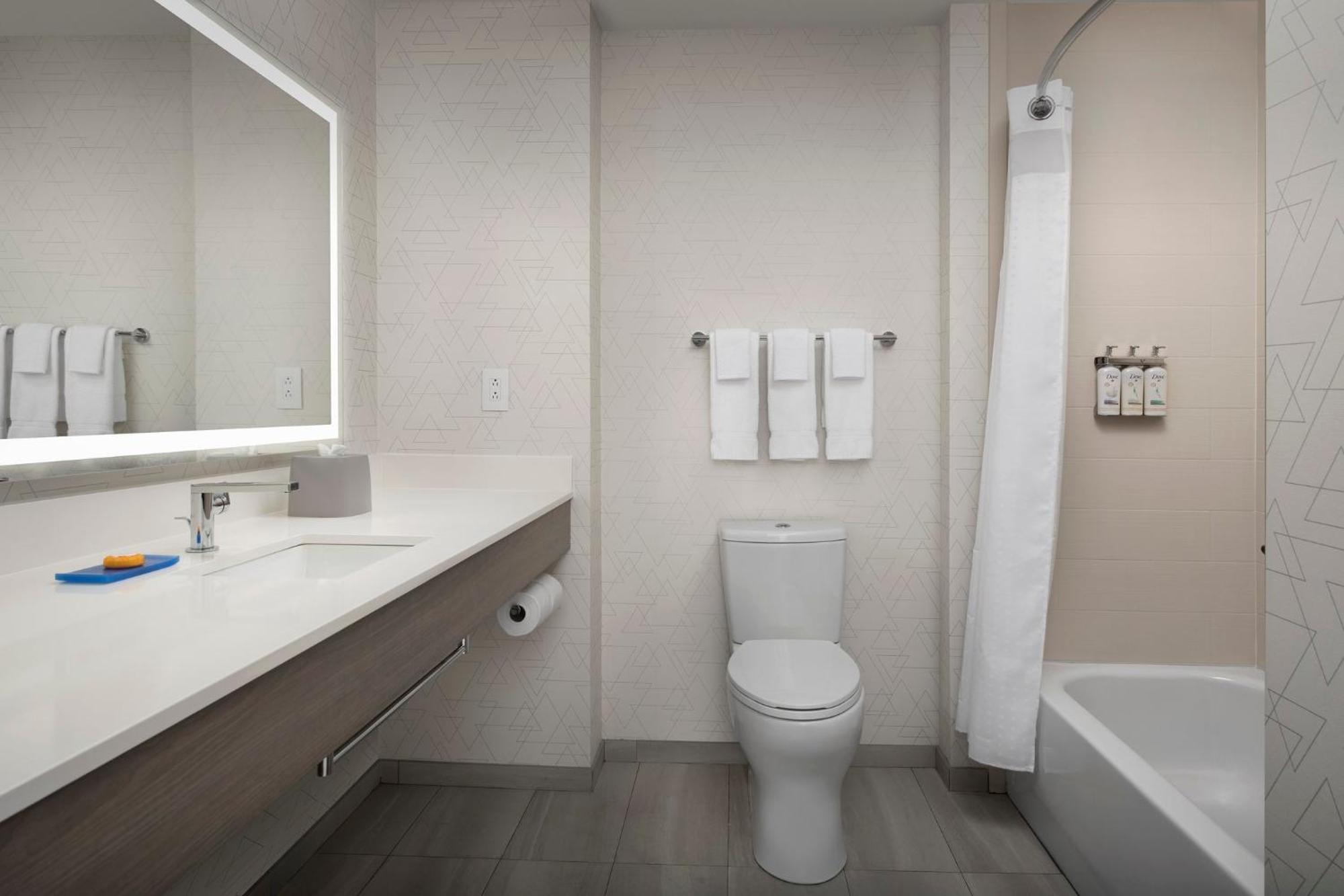 Hotel Express & Knoxville-clinton By Ihg Clinton