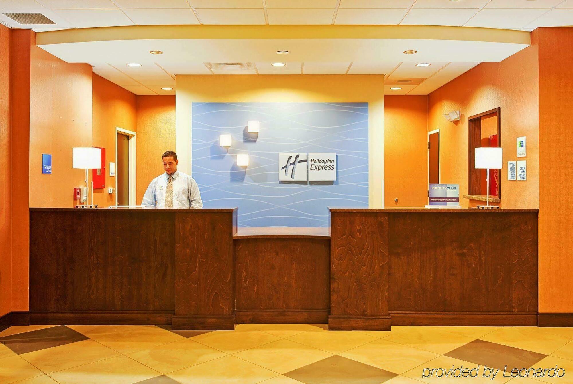 Express & Knoxville-clinton By Ihg Hotel 2*