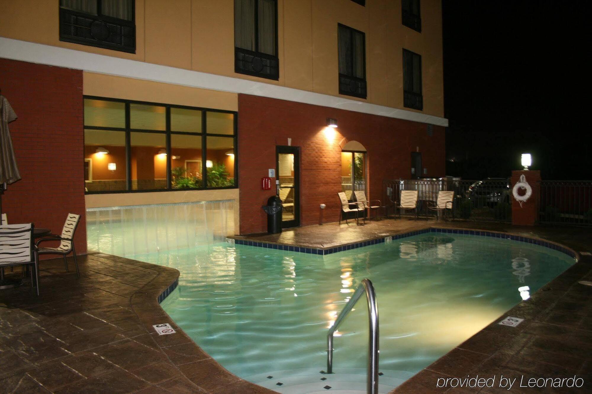 Express & Knoxville-clinton By Ihg 2* Clinton